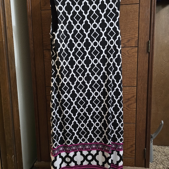 NEW INC petite abstract print tunic dress. - Picture 3 of 4